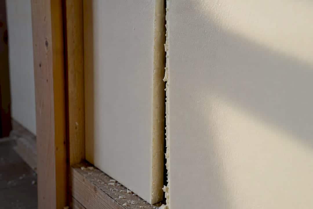 Thermal bypass gap between insulation boards